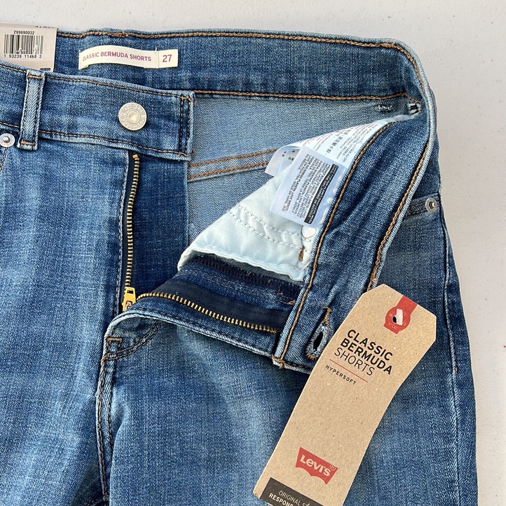 Levi’s Classic Bermuda Shorts (size 4/27) - Picture 6 of 6